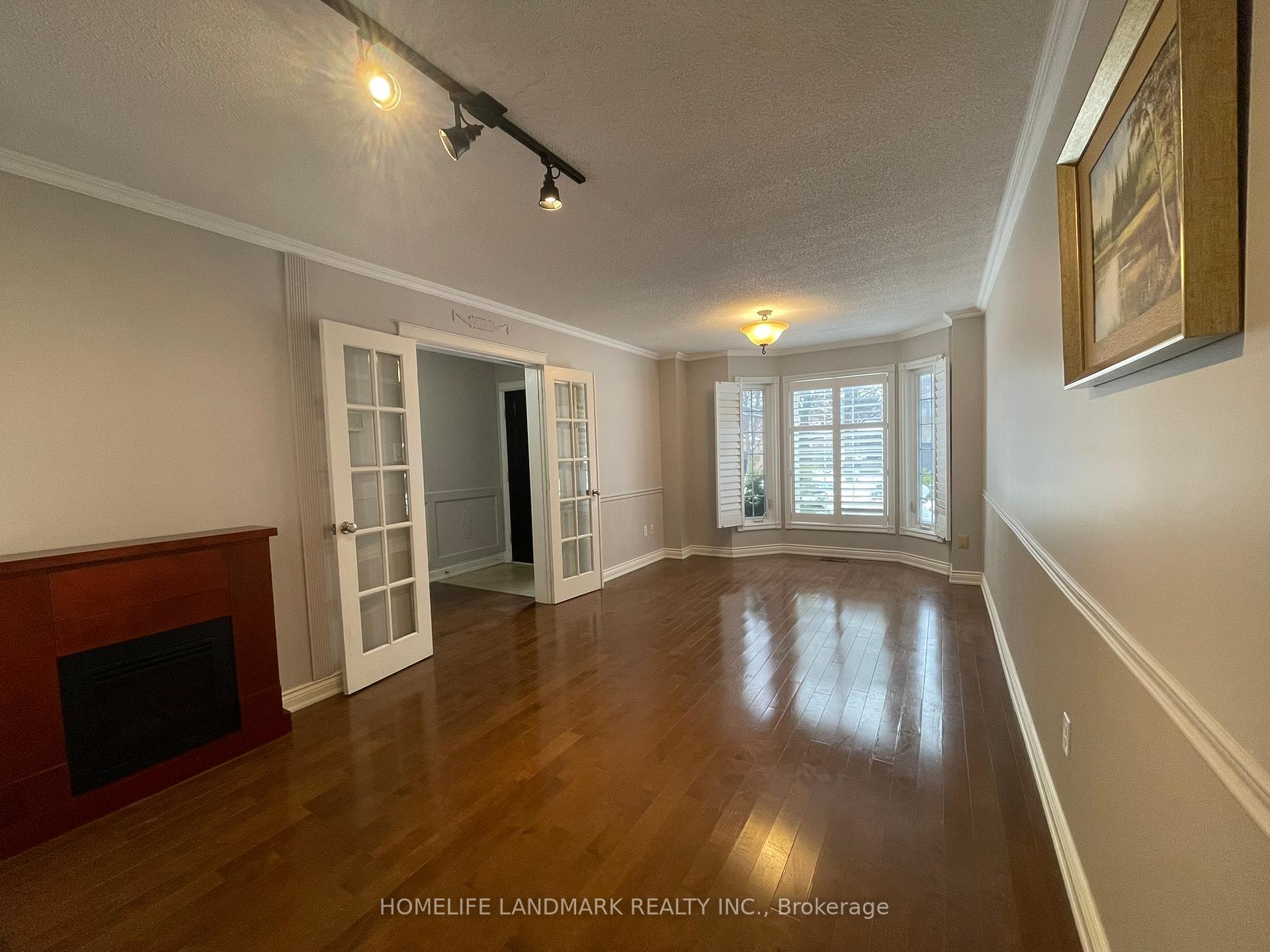 2194 Oak Bliss Crescent