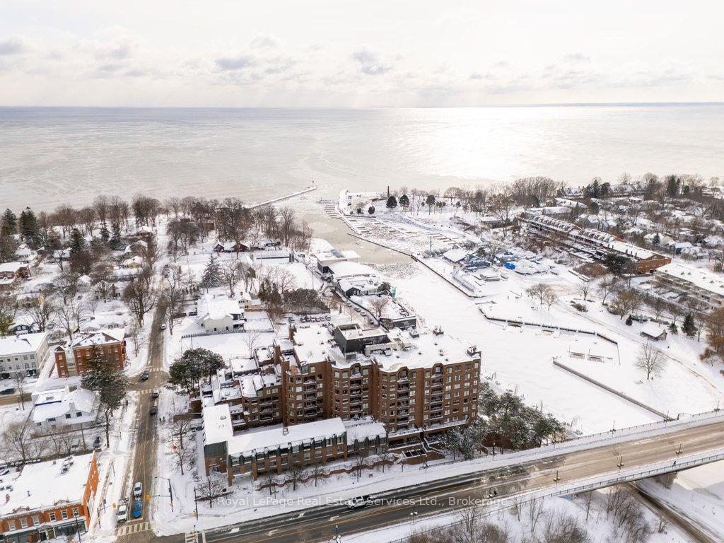 100 Lakeshore Road E