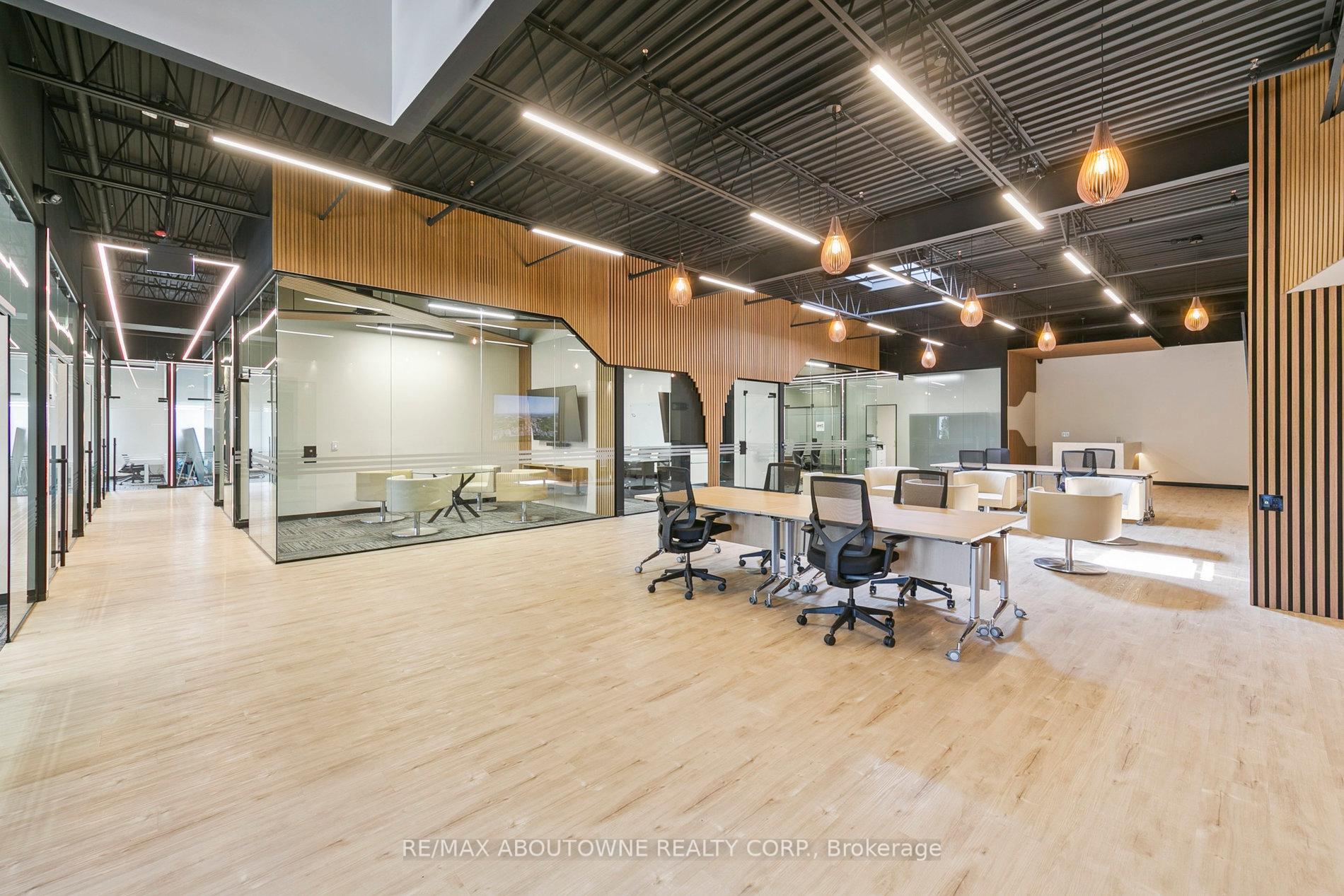 320 Matheson Boulevard W