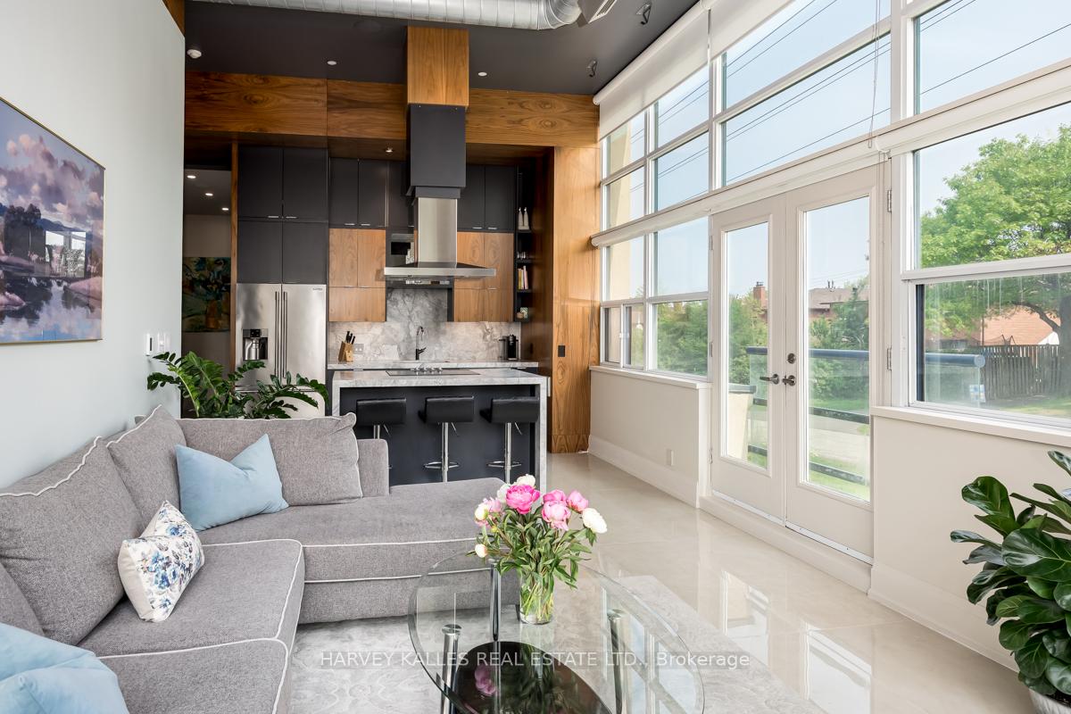 1001 Roselawn Avenue