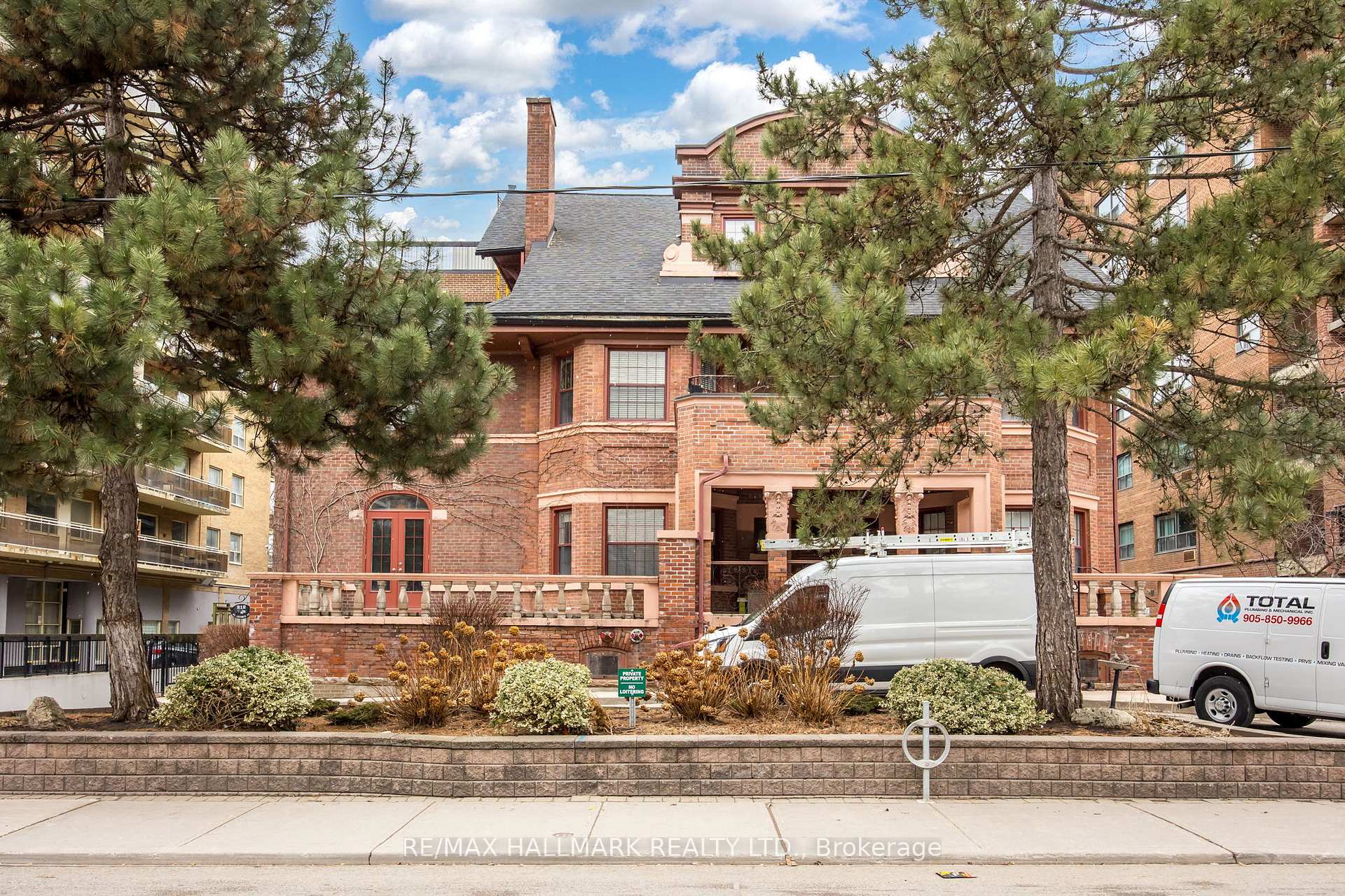 212 St George Street