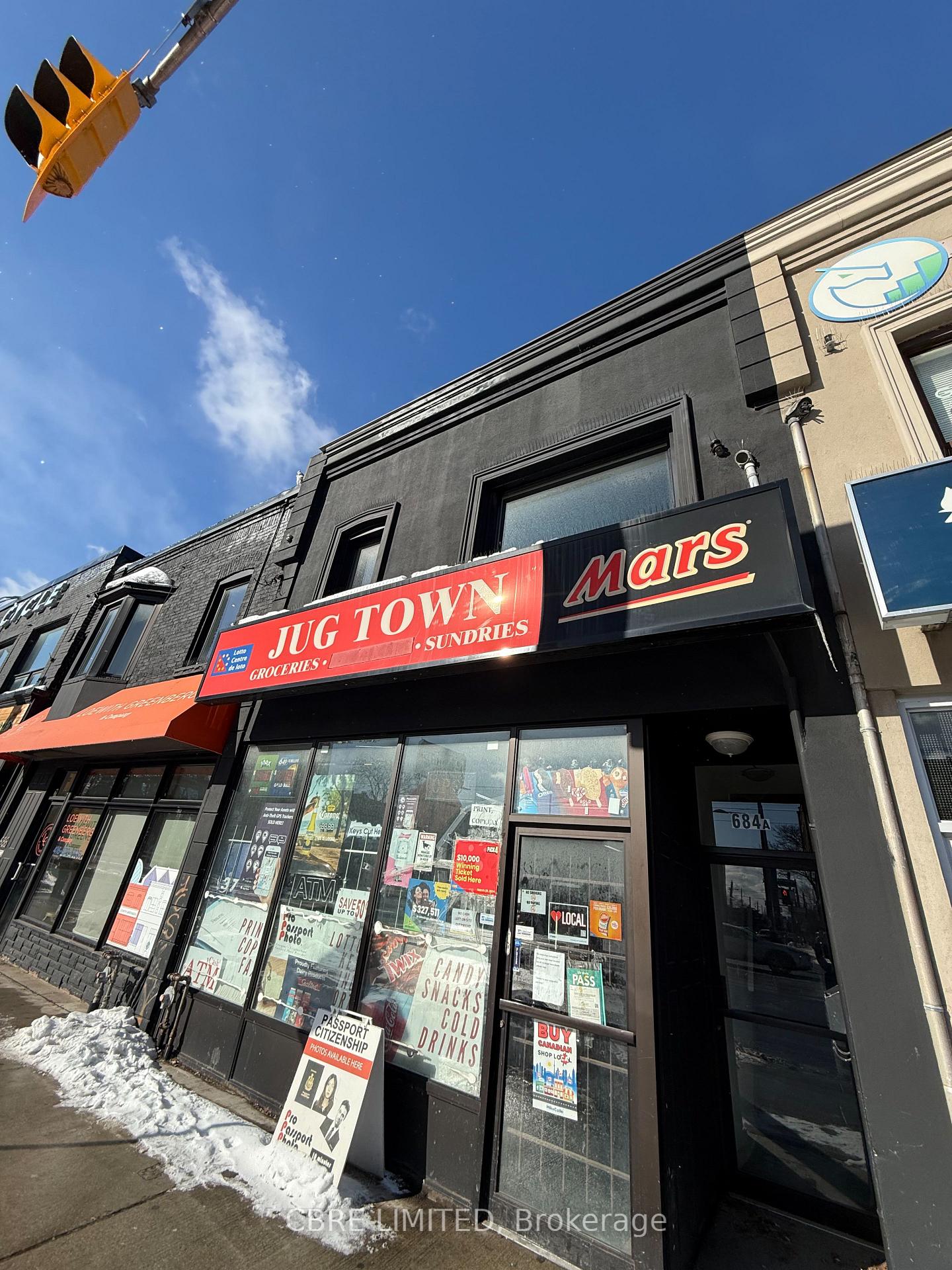 684 St. Clair Avenue W