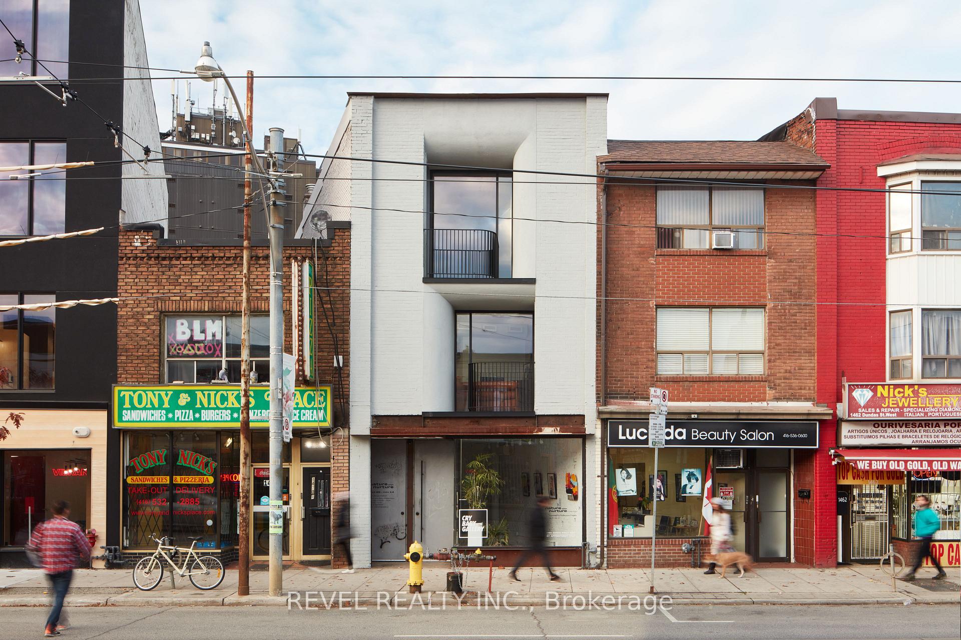 1468 Dundas Street W