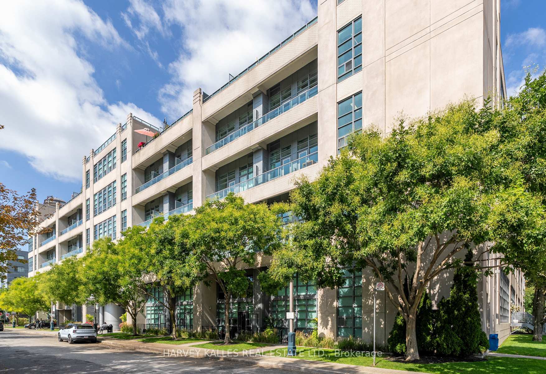 380 Macpherson Avenue