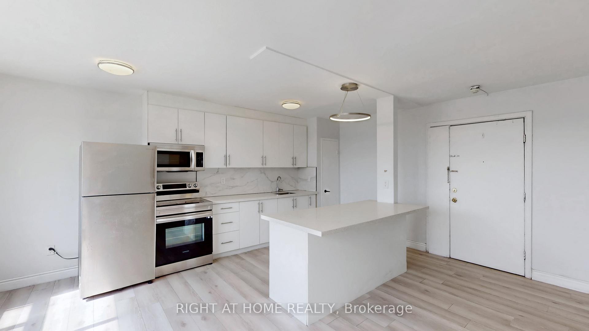 896 Eglinton Avenue E