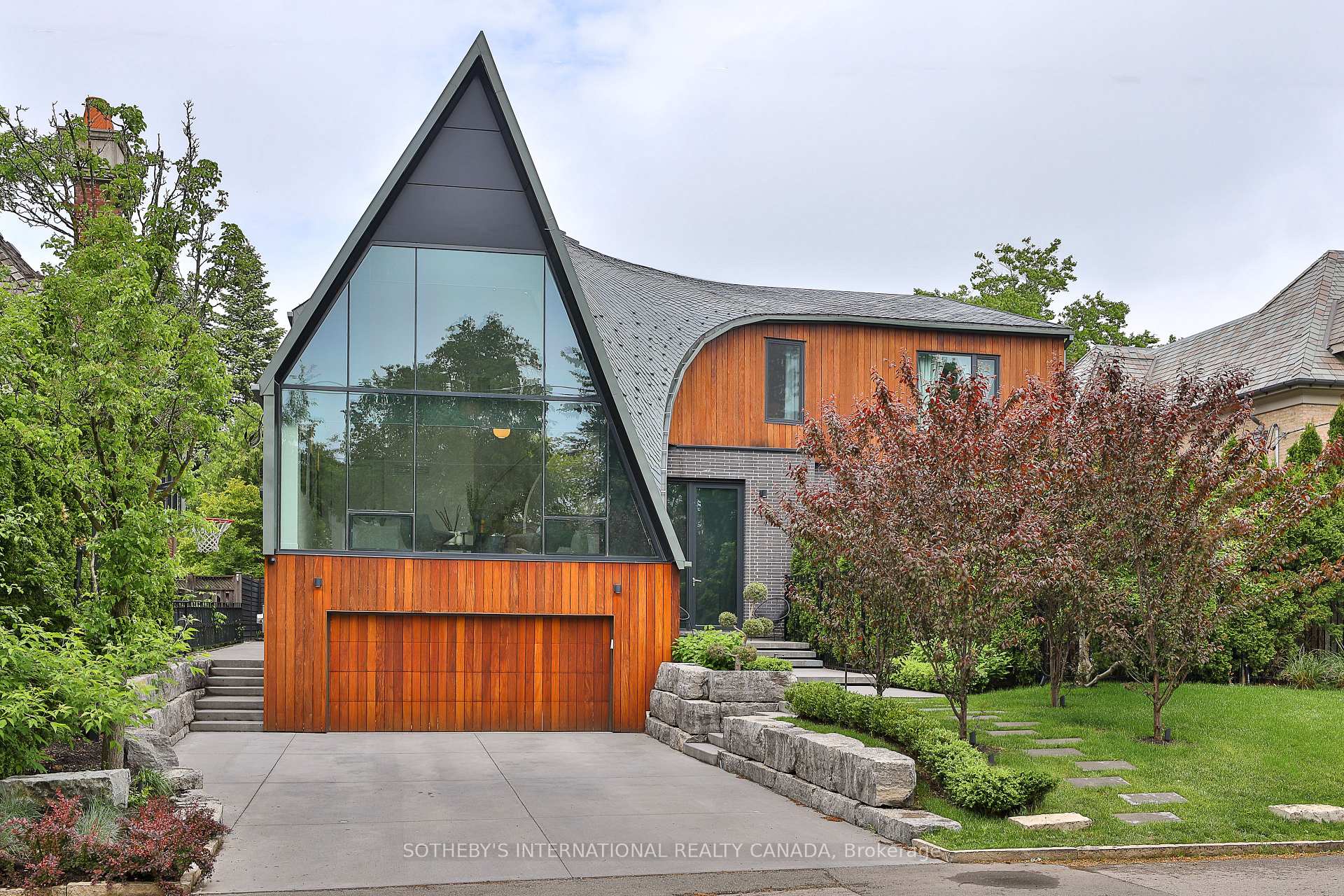 108 Stratford Crescent