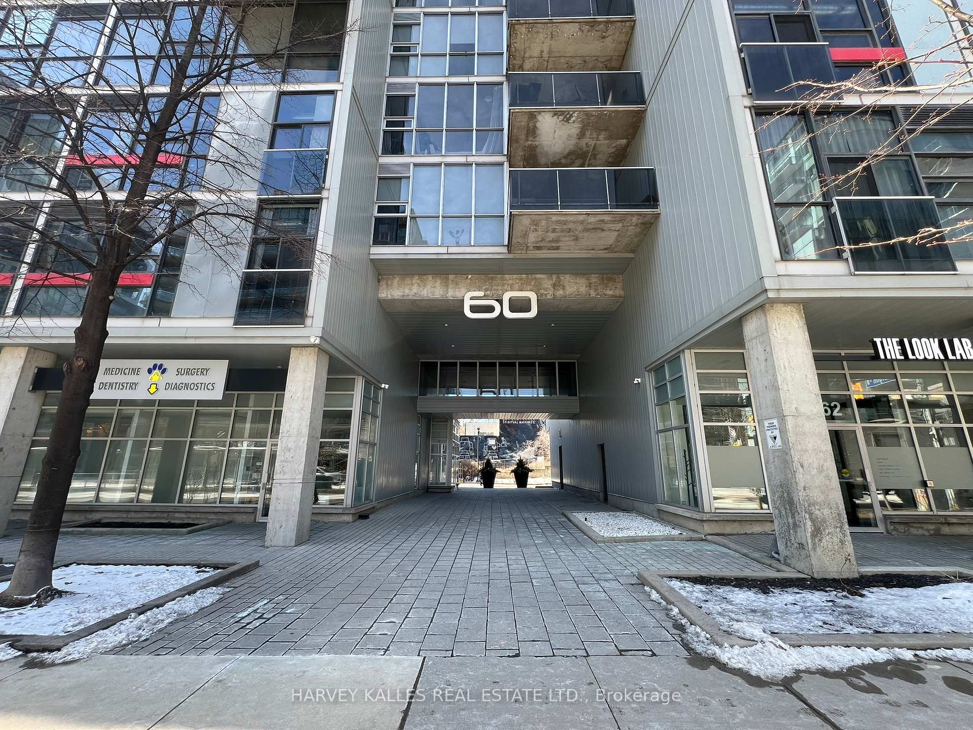 60 Bathurst Street