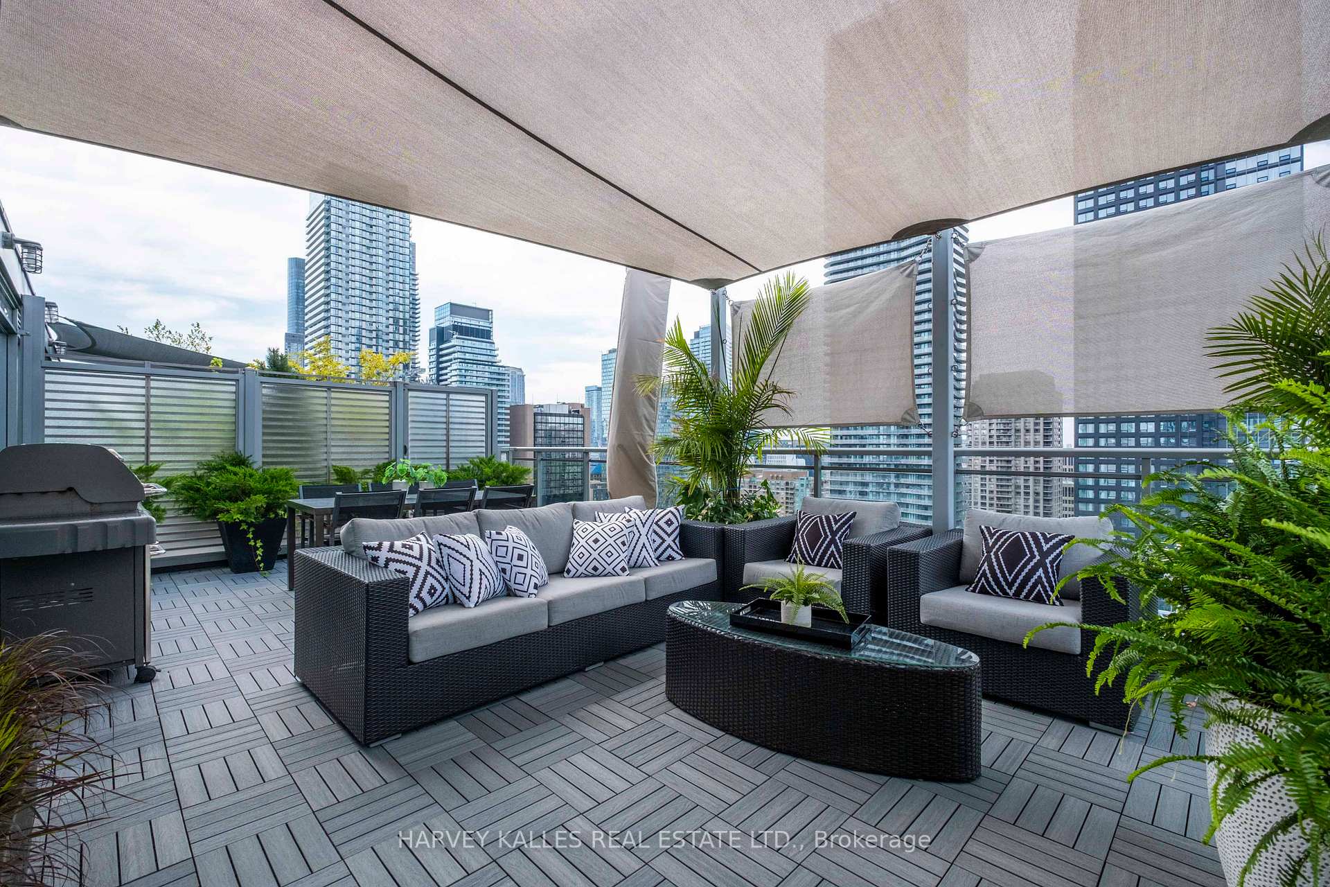 22 Wellesley Street E