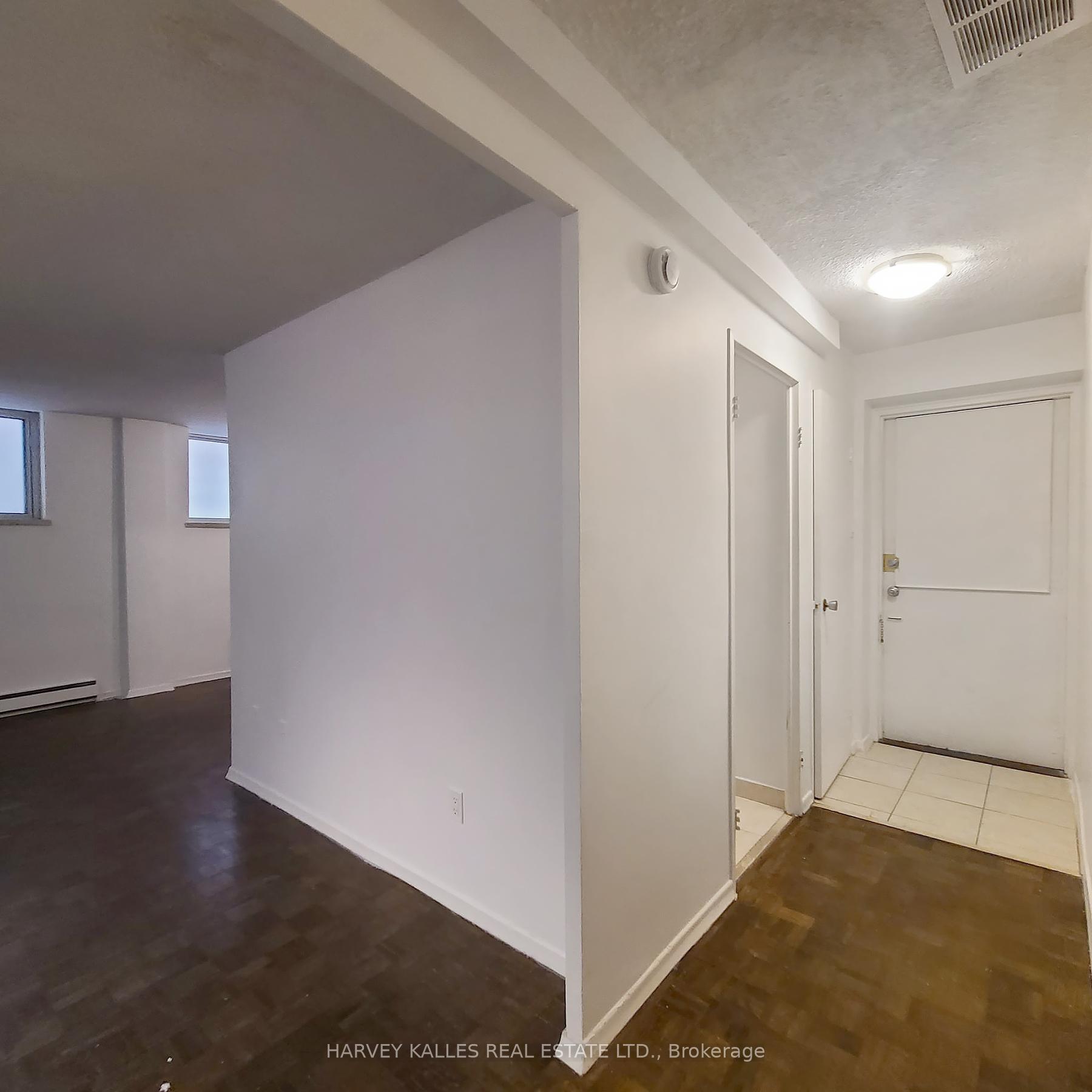 570 Eglinton Avenue W