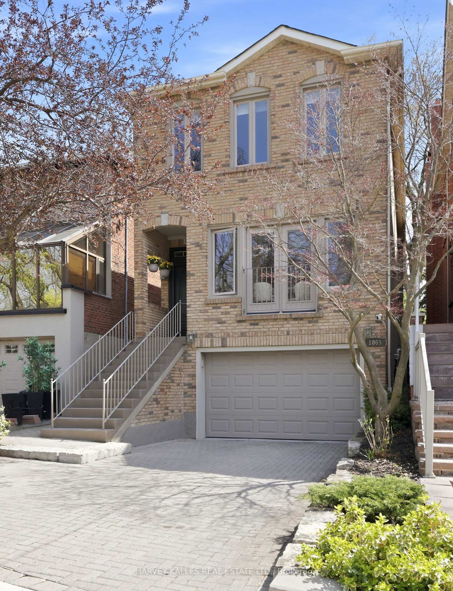 1065 Spadina Road