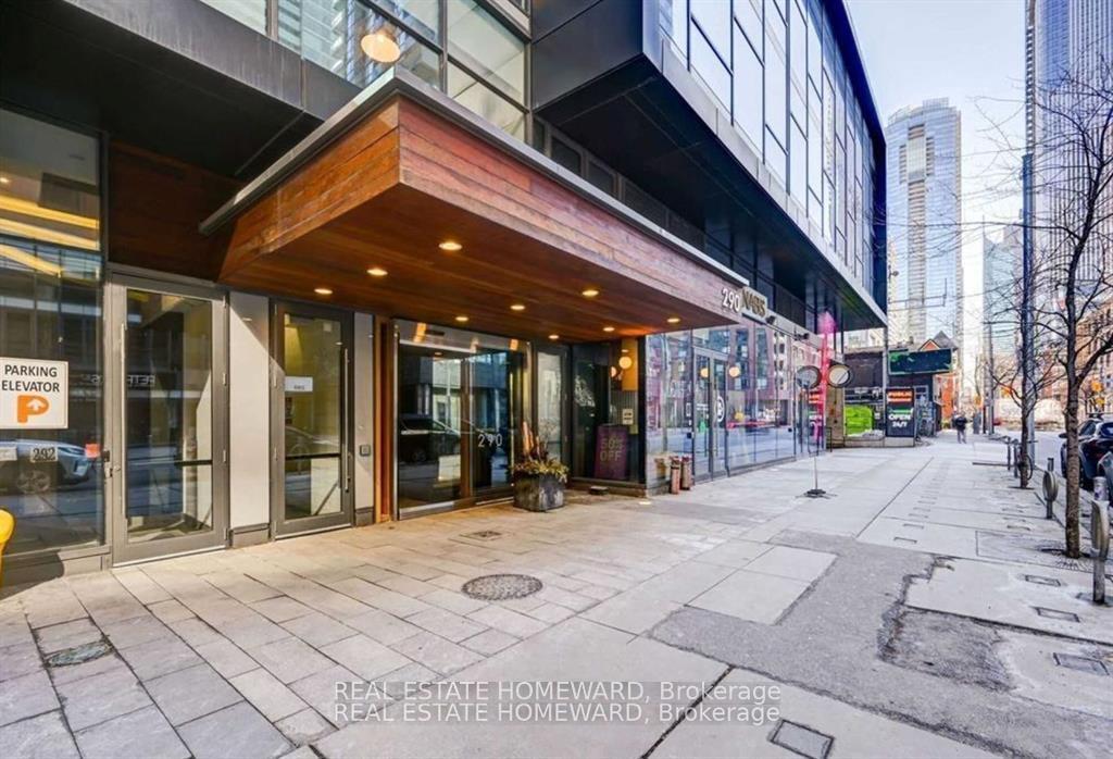 290 Adelaide Street W