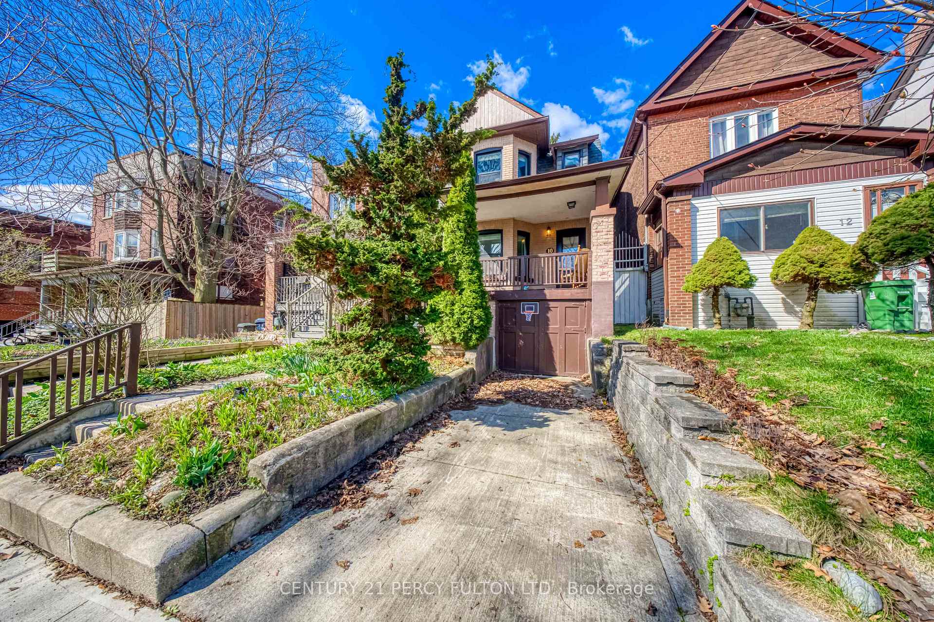 10 Redwood Avenue