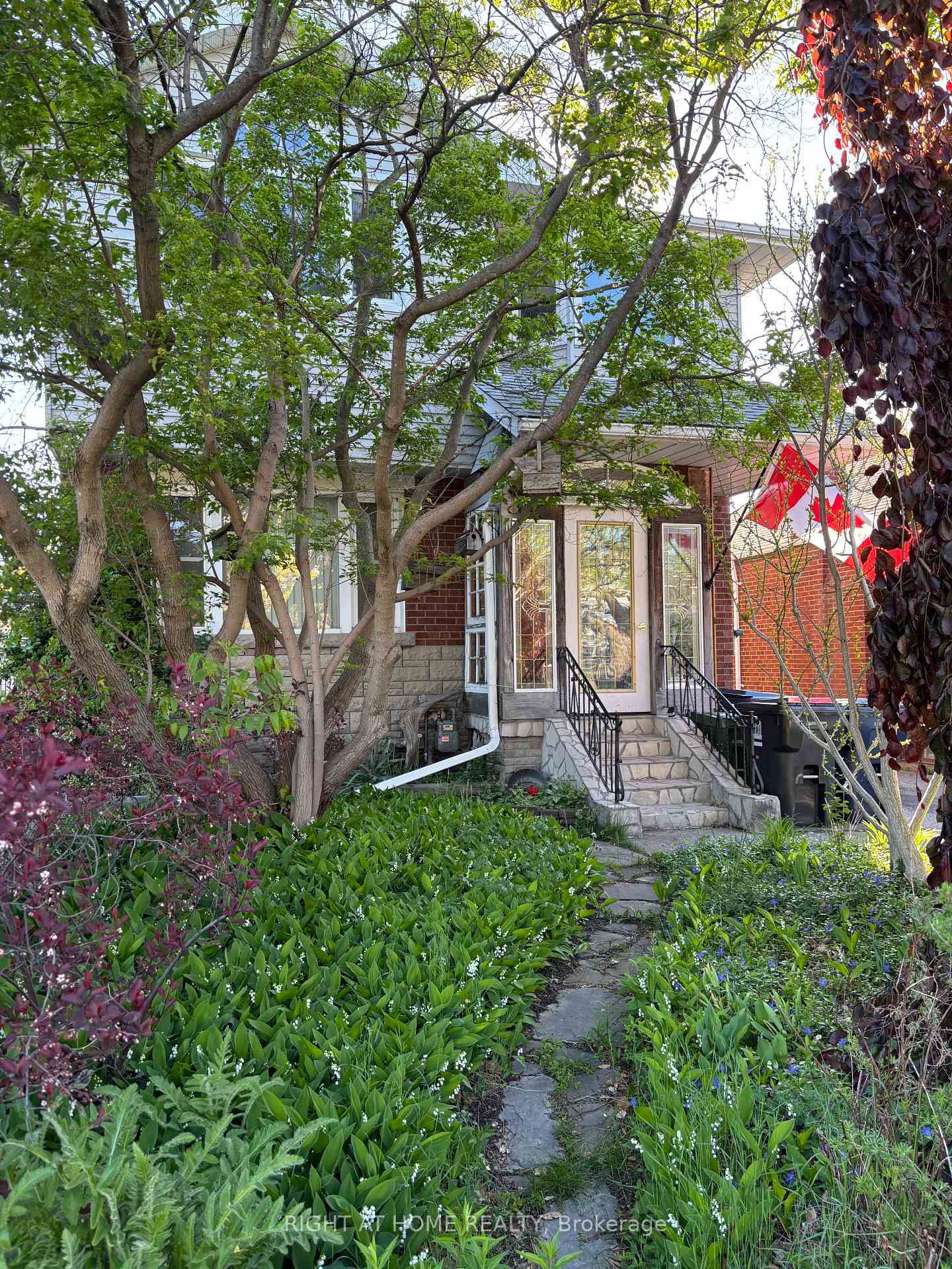 952 Coxwell Avenue