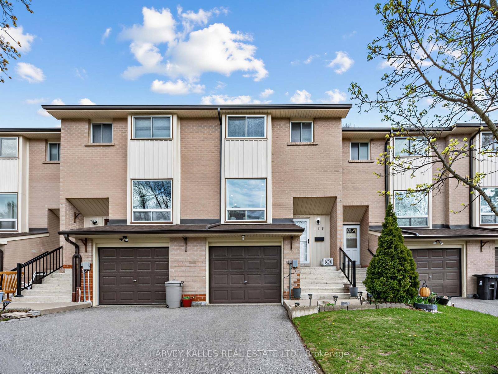 25 Collinsgrove Road