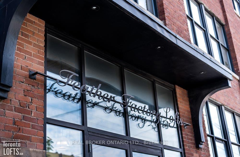 2154 Dundas Street W