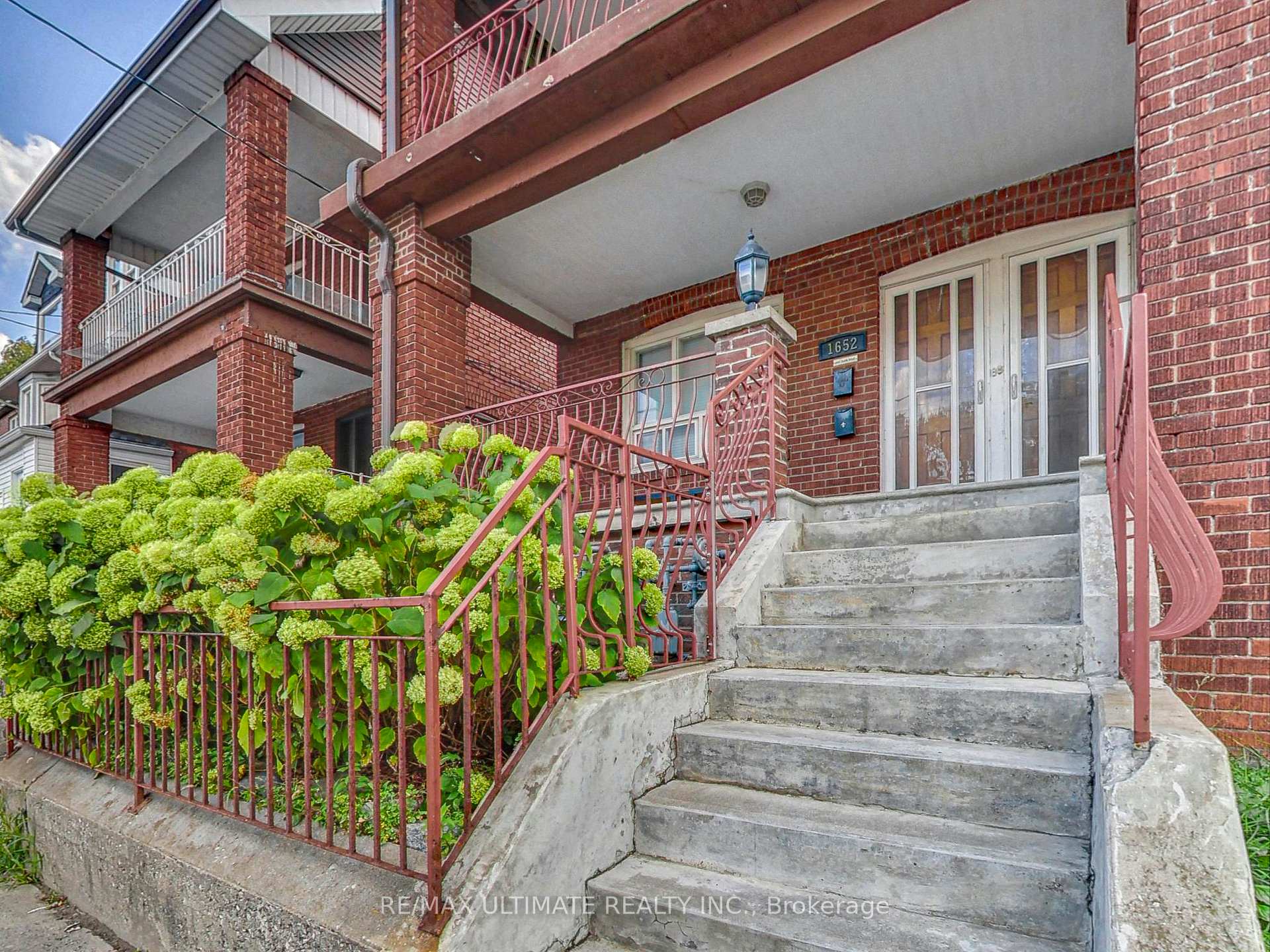 1652 Dufferin Street