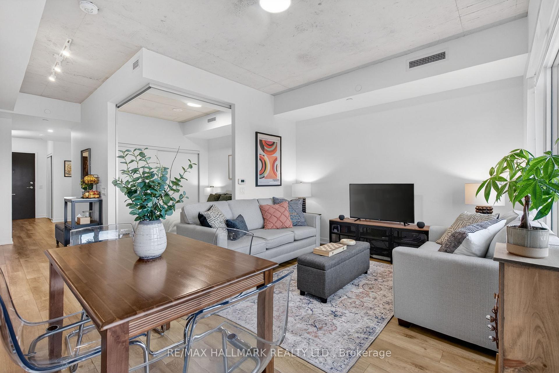 1808 St. Clair Avenue W