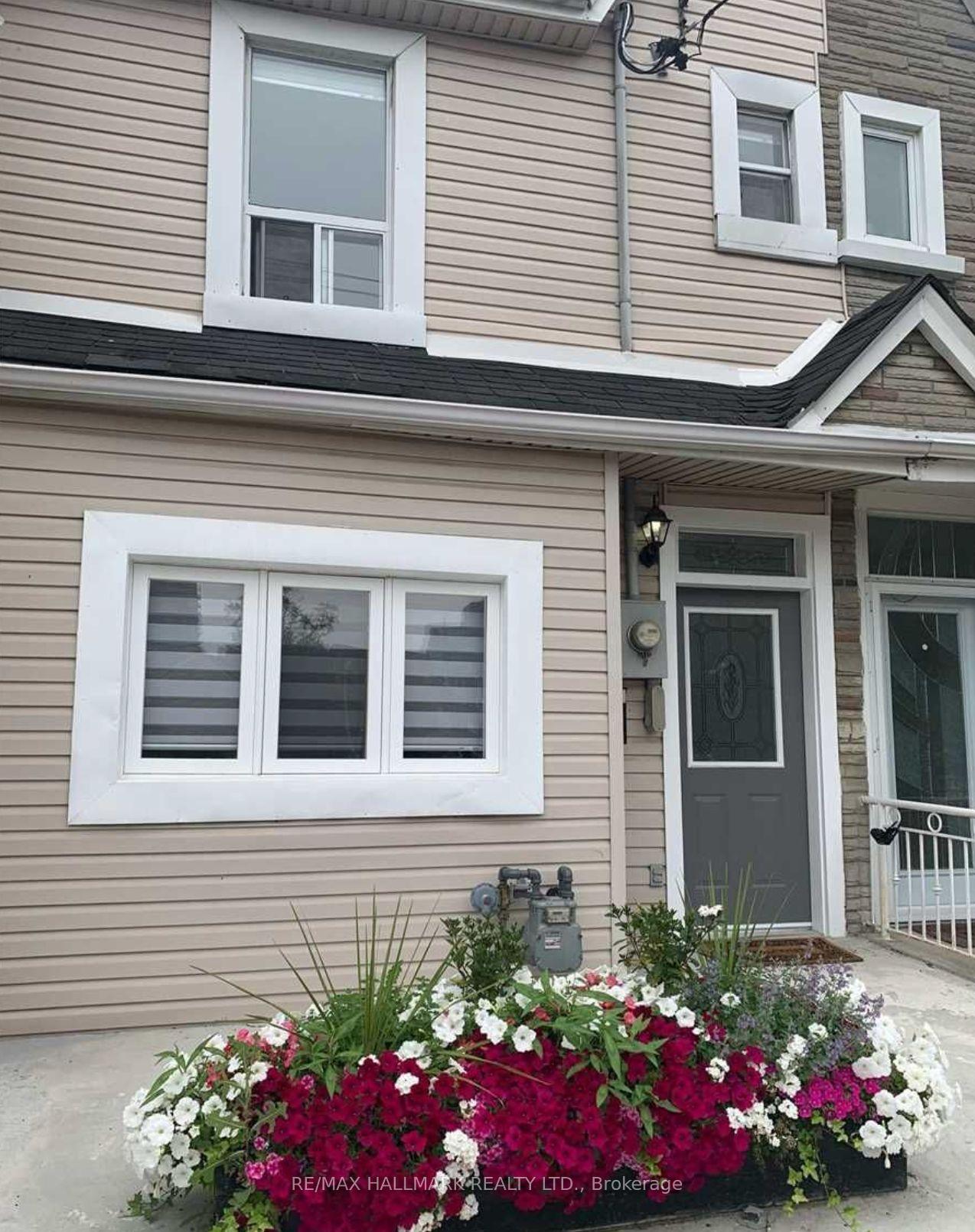 16 Brock Avenue